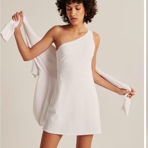 Abercrombie and Fitch traveler, one shoulder sport dress. White.